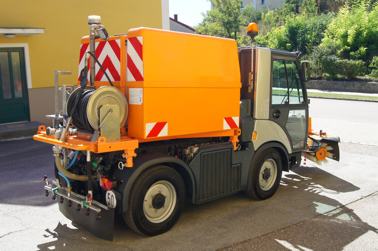 MULTICAR TREMO X56 Carrier CS/4x4/Euro 5/Besen/Wasserfass - Măturătoare stradală: Foto 4 MULTICAR TREMO X56 Carrier CS/4x4/Euro 5/Besen/Wasserfass - Măturătoare stradală: Foto 4