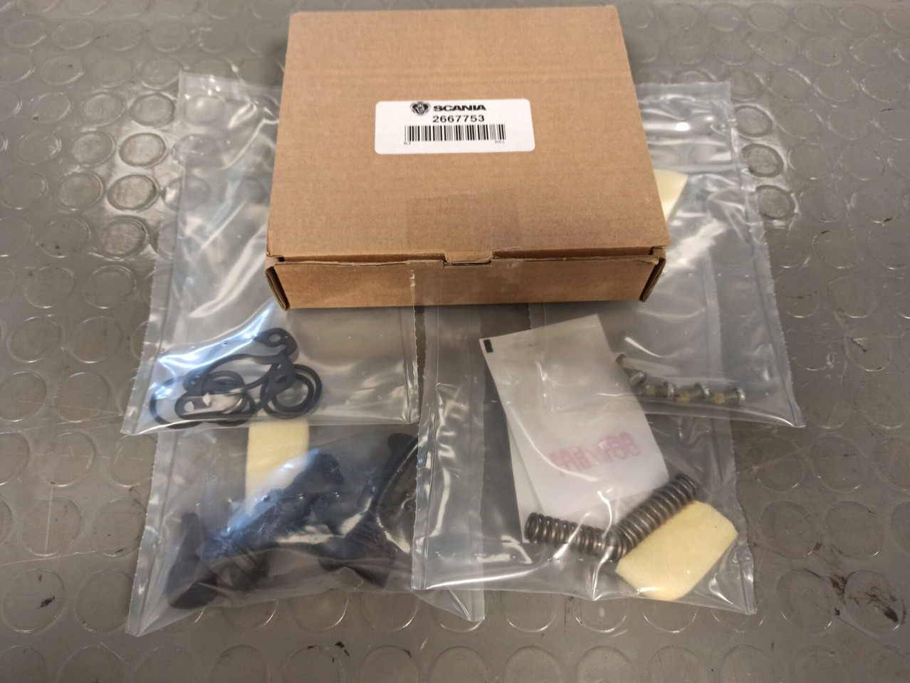 SCANIA COMPRESSOR VALVE REPAIR KIT - 2667753 - Kit de reparare pentru motor pentru Camion: Foto 1 SCANIA COMPRESSOR VALVE REPAIR KIT - 2667753 - Kit de reparare pentru motor pentru Camion: Foto 1