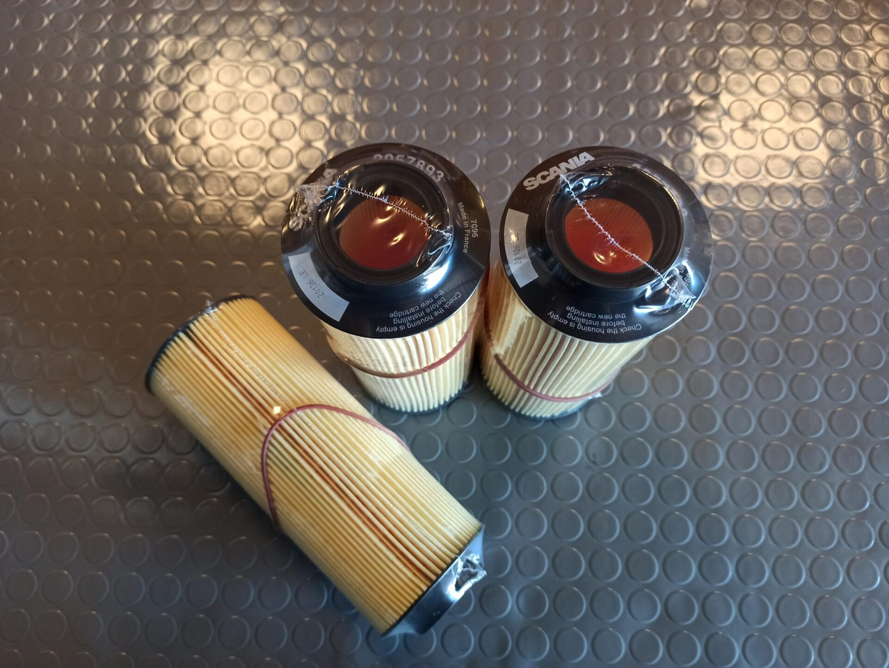 SCANIA OIL FILTER 2057893 - Filtru de ulei pentru Camion: Foto 1 SCANIA OIL FILTER 2057893 - Filtru de ulei pentru Camion: Foto 1