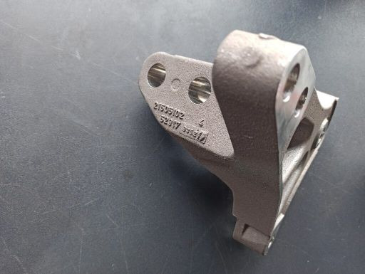 VOLVO ENGINE BRACKET - 21505102 - Suport motor pentru Camion: Foto 1 VOLVO ENGINE BRACKET - 21505102 - Suport motor pentru Camion: Foto 1
