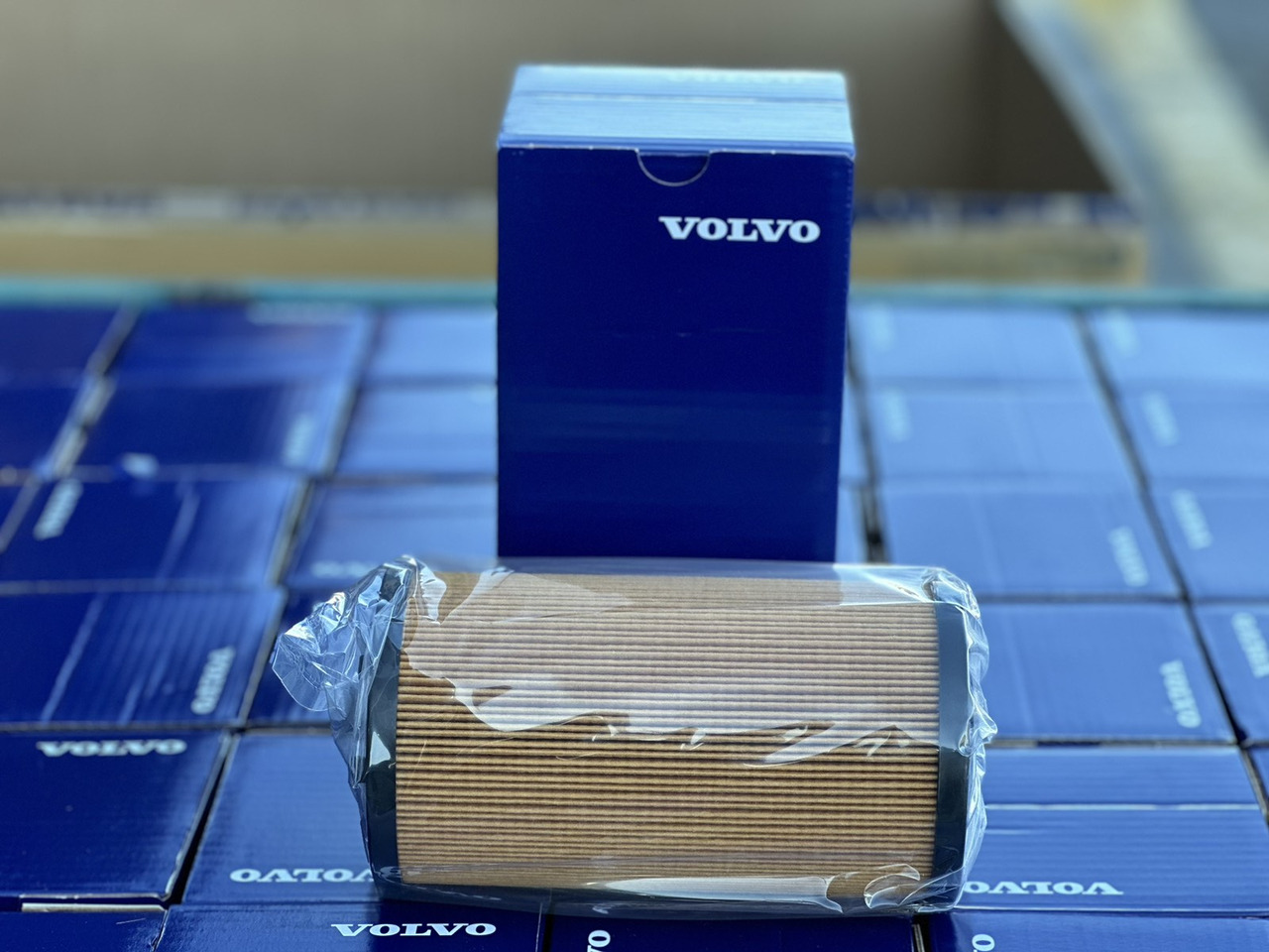 VOLVO OIL FILTER 23958454, 23476569 - Filtru de ulei pentru Camion: Foto 1 VOLVO OIL FILTER 23958454, 23476569 - Filtru de ulei pentru Camion: Foto 1