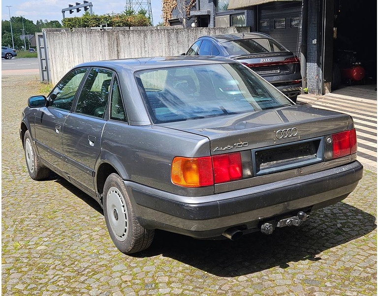 Audi 100 2.4D - Berlină/ Sedan: Foto 4 Audi 100 2.4D - Berlină/ Sedan: Foto 4