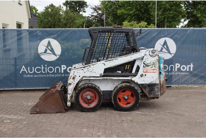 Bobcat S100 - Încărcător frontal pe pneuri: Foto 2 Bobcat S100 - Încărcător frontal pe pneuri: Foto 2