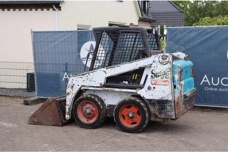 Bobcat S100 - Încărcător frontal pe pneuri: Foto 3 Bobcat S100 - Încărcător frontal pe pneuri: Foto 3