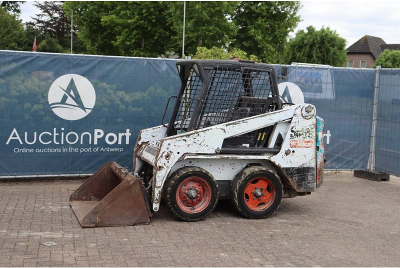 Bobcat S100 - Încărcător frontal pe pneuri: Foto 1 Bobcat S100 - Încărcător frontal pe pneuri: Foto 1
