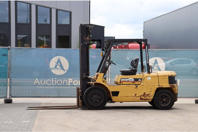 Caterpillar DP45 - Stivuitor diesel: Foto 1 Caterpillar DP45 - Stivuitor diesel: Foto 1