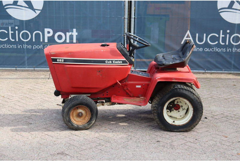 Cub Cadet 682 - Maşină de tuns iarba: Foto 2 Cub Cadet 682 - Maşină de tuns iarba: Foto 2