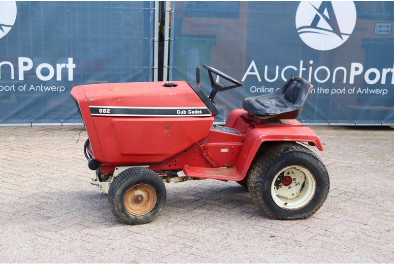 Cub Cadet 682 - Maşină de tuns iarba: Foto 1 Cub Cadet 682 - Maşină de tuns iarba: Foto 1