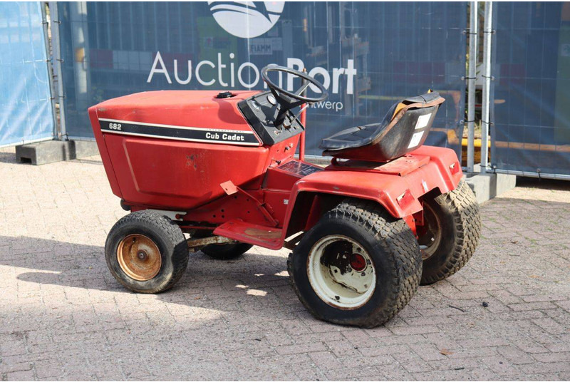 Cub Cadet 682 - Maşină de tuns iarba: Foto 3 Cub Cadet 682 - Maşină de tuns iarba: Foto 3