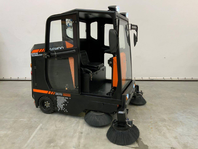 Daewoo DAS100 - Măturătoare stradală: Foto 2 Daewoo DAS100 - Măturătoare stradală: Foto 2