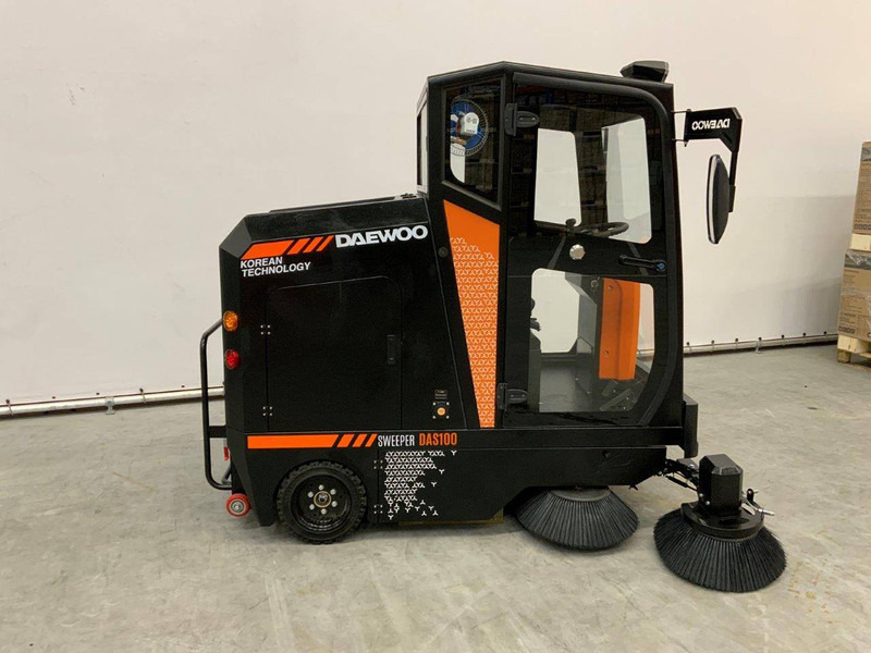 Daewoo DAS100 - Măturătoare stradală: Foto 3 Daewoo DAS100 - Măturătoare stradală: Foto 3