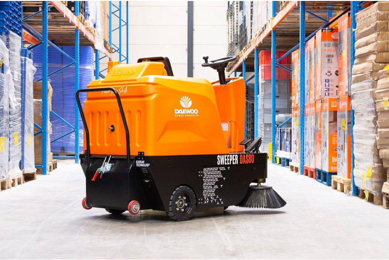 Daewoo DAS80 Zit - Măturătoare stradală: Foto 4 Daewoo DAS80 Zit - Măturătoare stradală: Foto 4