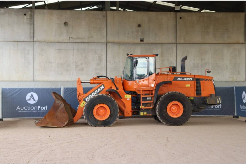 Doosan DL420 - Încărcător frontal pe pneuri: Foto 1 Doosan DL420 - Încărcător frontal pe pneuri: Foto 1