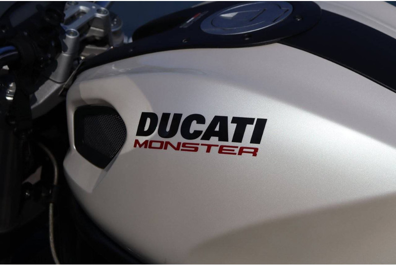 Motocicletă Ducati MONSTER 696: Foto 18 Motocicletă Ducati MONSTER 696: Foto 18