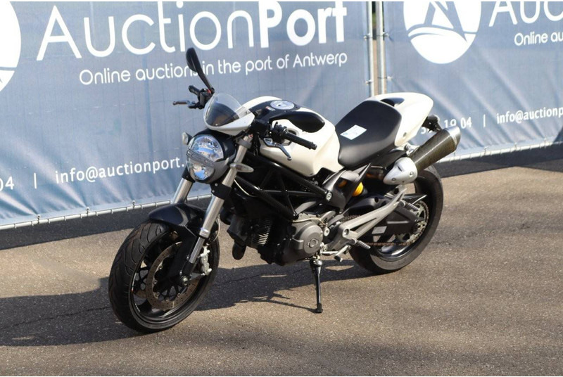 Motocicletă Ducati MONSTER 696: Foto 9 Motocicletă Ducati MONSTER 696: Foto 9