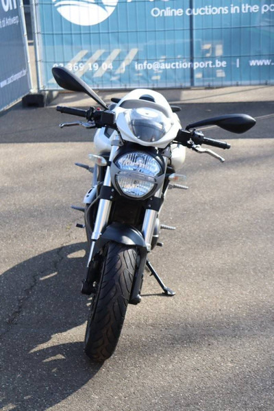 Motocicletă Ducati MONSTER 696: Foto 8 Motocicletă Ducati MONSTER 696: Foto 8