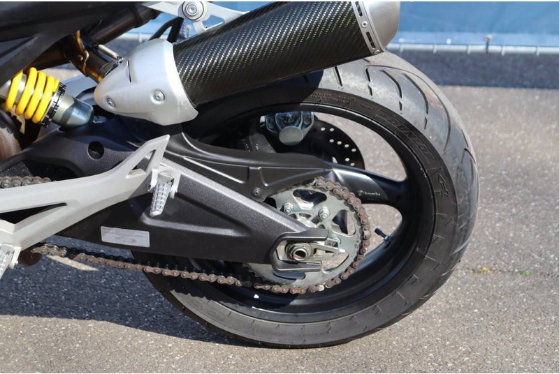 Motocicletă Ducati MONSTER 696: Foto 14 Motocicletă Ducati MONSTER 696: Foto 14