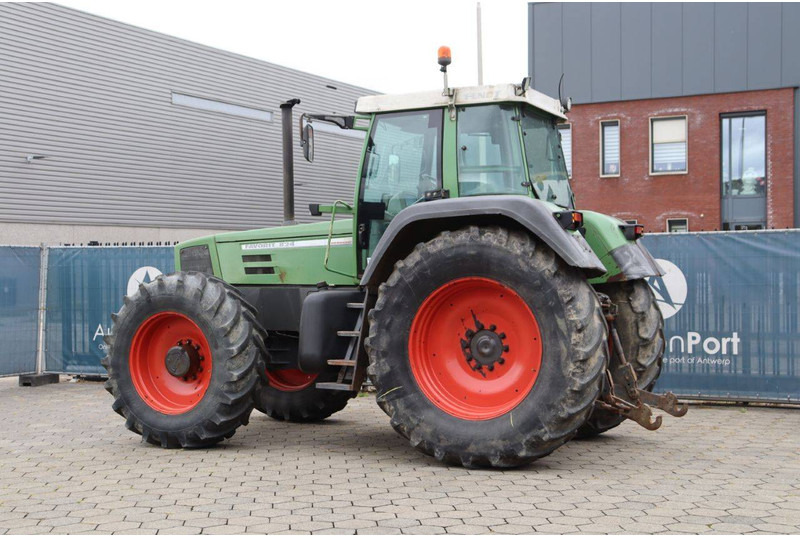 Fendt Favorit 824 - Tractor agricol: Foto 3 Fendt Favorit 824 - Tractor agricol: Foto 3