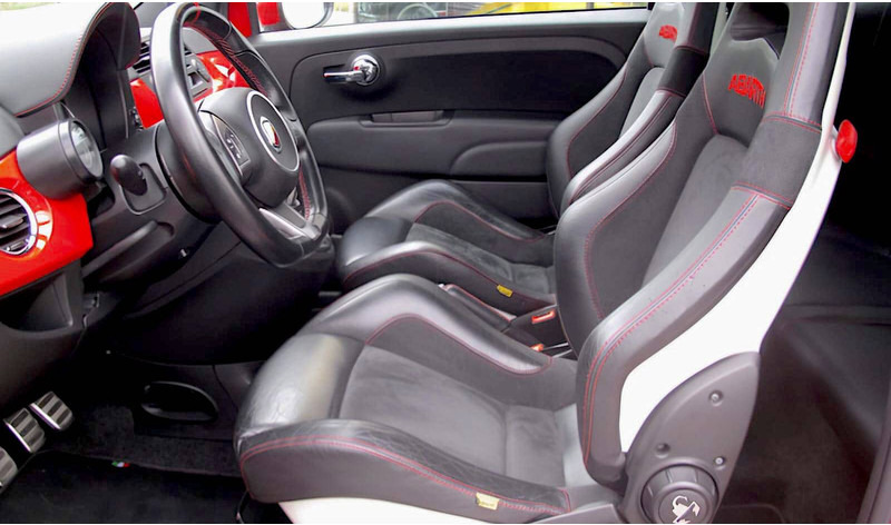 Fiat 500 Abarth Tributo Ferrari (limited 142/200) - Berlină/ Sedan: Foto 4 Fiat 500 Abarth Tributo Ferrari (limited 142/200) - Berlină/ Sedan: Foto 4