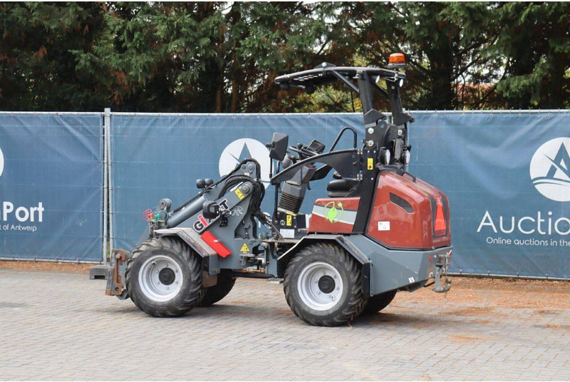 Giant G2200E X-TRA - Încărcător frontal pe pneuri: Foto 3 Giant G2200E X-TRA - Încărcător frontal pe pneuri: Foto 3