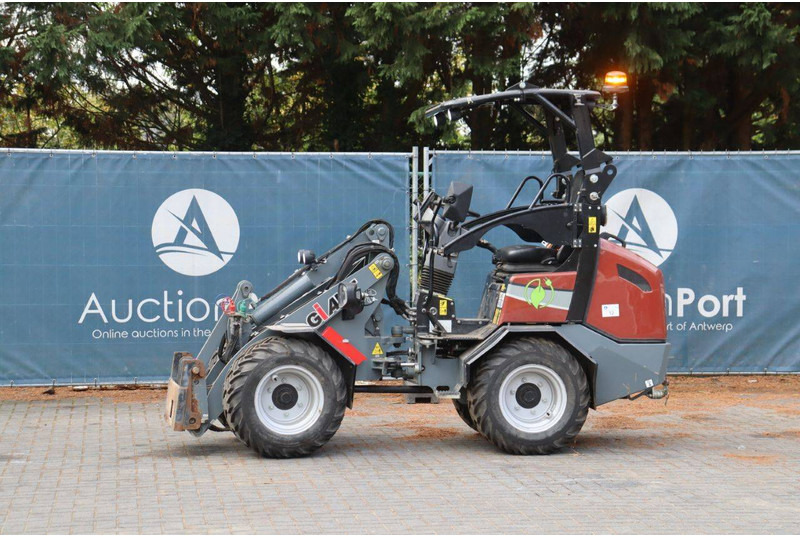 Giant G2200E X-TRA - Încărcător frontal pe pneuri: Foto 1 Giant G2200E X-TRA - Încărcător frontal pe pneuri: Foto 1