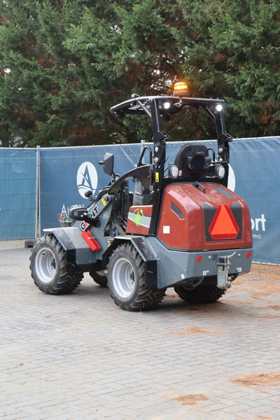 Giant G2200E X-TRA - Încărcător frontal pe pneuri: Foto 4 Giant G2200E X-TRA - Încărcător frontal pe pneuri: Foto 4