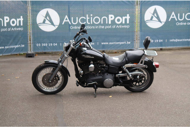 Harley-Davidson Dyna Street Bob - Motocicletă: Foto 1 Harley-Davidson Dyna Street Bob - Motocicletă: Foto 1