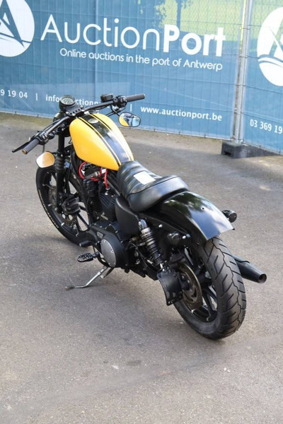 Harley-Davidson Sporster XL 883 Iron - Motocicletă: Foto 4 Harley-Davidson Sporster XL 883 Iron - Motocicletă: Foto 4