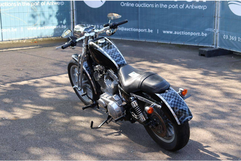 Harley-Davidson Sportster 883 Springer - Motocicletă: Foto 4 Harley-Davidson Sportster 883 Springer - Motocicletă: Foto 4