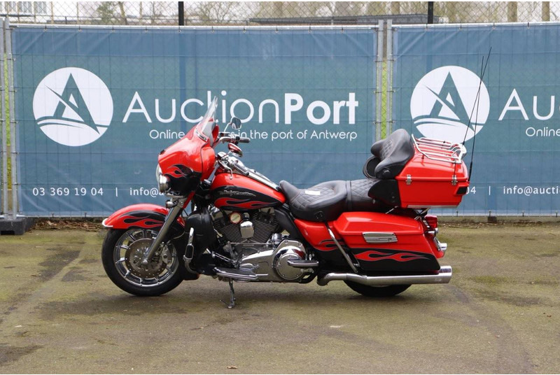 Harley-Davidson Ultra Classic CVO - Motocicletă: Foto 2 Harley-Davidson Ultra Classic CVO - Motocicletă: Foto 2