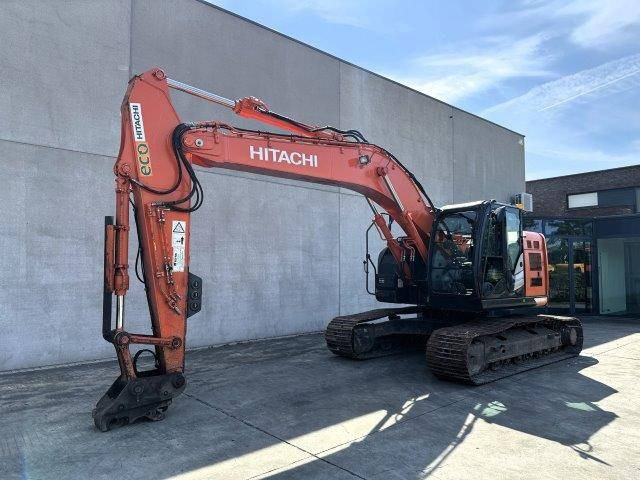 Hitachi ZX225USLC-6 - Excavator pe şenile: Foto 1 Hitachi ZX225USLC-6 - Excavator pe şenile: Foto 1