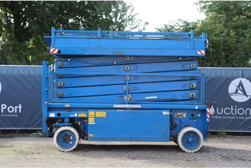 Holland lift COMBISTAR N-165EL12 - Platforma foarfeca: Foto 2 Holland lift COMBISTAR N-165EL12 - Platforma foarfeca: Foto 2