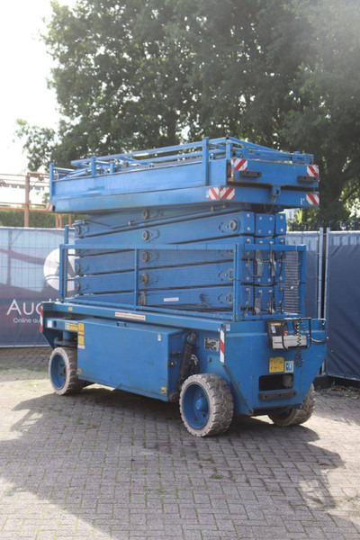 Holland lift Combistar N-165EL12 - Platforma foarfeca: Foto 4 Holland lift Combistar N-165EL12 - Platforma foarfeca: Foto 4