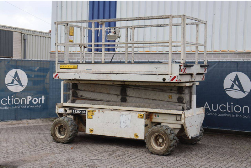Holland lift MONOSTAR X 105EL18 - Platforma foarfeca: Foto 3 Holland lift MONOSTAR X 105EL18 - Platforma foarfeca: Foto 3