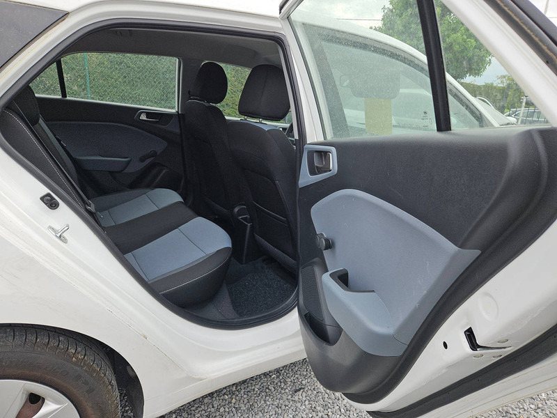 Hyundai i20 1.2 - Berlină/ Sedan: Foto 4 Hyundai i20 1.2 - Berlină/ Sedan: Foto 4