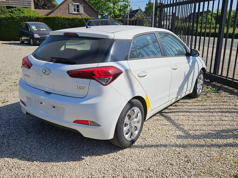 Hyundai i20 (II) 1.2 - Berlină/ Sedan: Foto 4 Hyundai i20 (II) 1.2 - Berlină/ Sedan: Foto 4