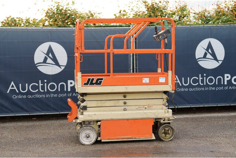 JLG 1932-E2 - Platforma foarfeca: Foto 1 JLG 1932-E2 - Platforma foarfeca: Foto 1