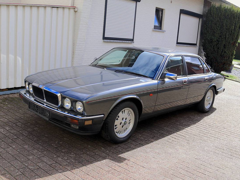 Jaguar XJ-12 - Berlină/ Sedan: Foto 2 Jaguar XJ-12 - Berlină/ Sedan: Foto 2
