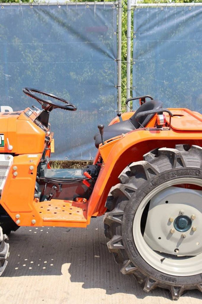 Tractor agricol Kubota B1702DT: Foto 17