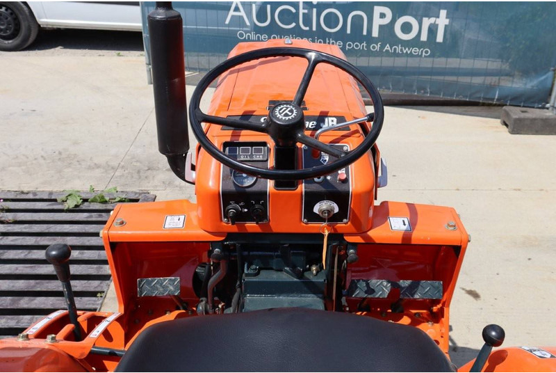 Tractor agricol Kubota B1702DT: Foto 16