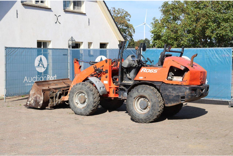 Kubota R065 - Încărcător frontal pe pneuri: Foto 3 Kubota R065 - Încărcător frontal pe pneuri: Foto 3