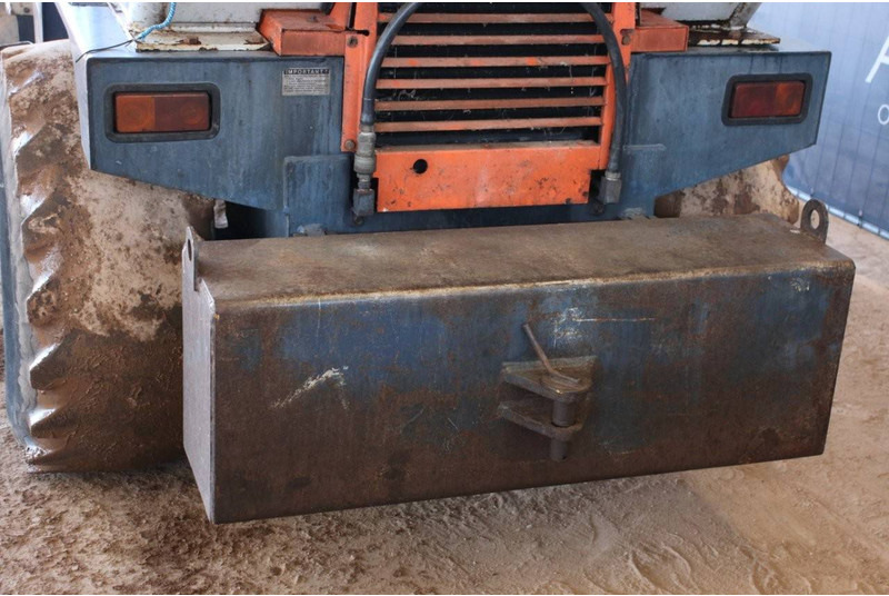 Încărcător frontal pe pneuri Kubota R510: Foto 15