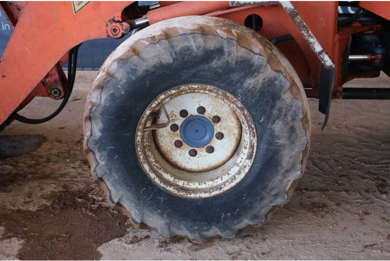 Încărcător frontal pe pneuri Kubota R510: Foto 12