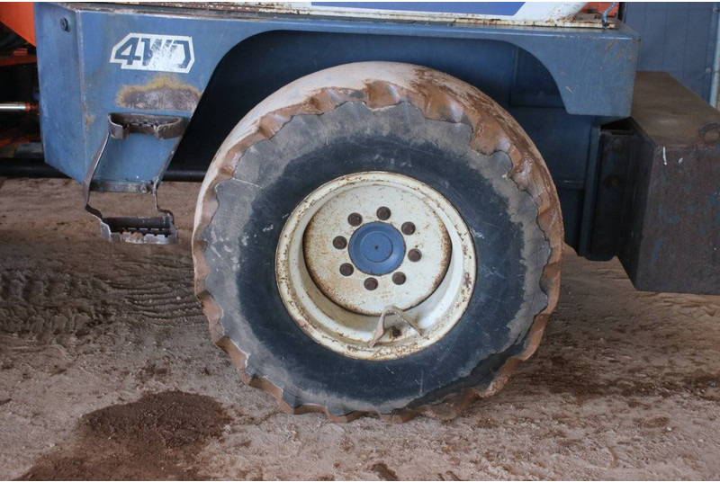 Încărcător frontal pe pneuri Kubota R510: Foto 13