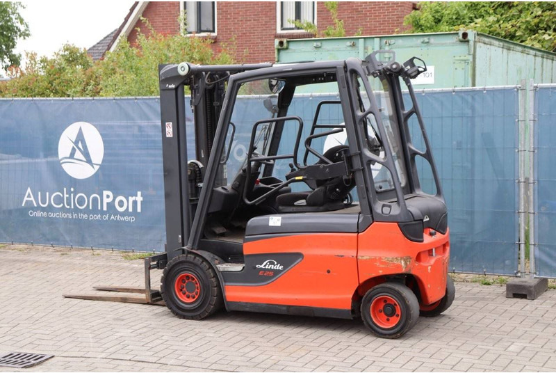 Linde E25L-01 Forklift - Electrostivuitor: Foto 3 Linde E25L-01 Forklift - Electrostivuitor: Foto 3