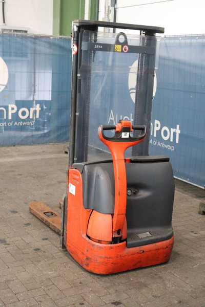 Linde L12 - Transpalet la mare înălţime: Foto 4 Linde L12 - Transpalet la mare înălţime: Foto 4
