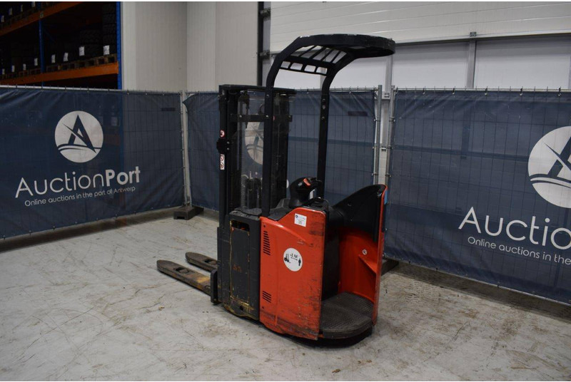 Linde L12SP - Transpalet la mare înălţime: Foto 3 Linde L12SP - Transpalet la mare înălţime: Foto 3