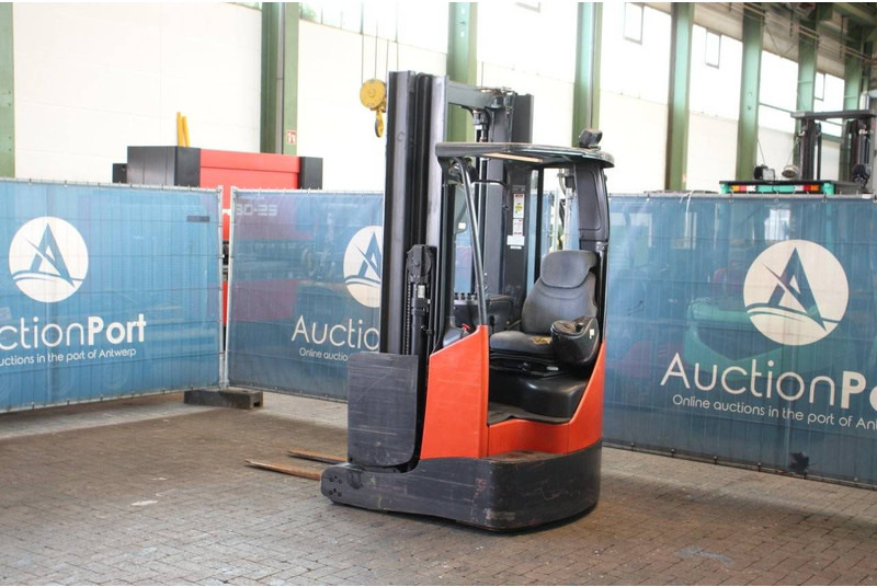 Linde R14X-03 - Stivuitor cu catarg retractabil: Foto 3 Linde R14X-03 - Stivuitor cu catarg retractabil: Foto 3