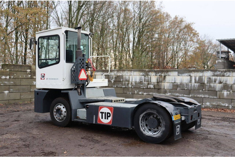 MOL YM 180/4X2 - Tractor terminal: Foto 3 MOL YM 180/4X2 - Tractor terminal: Foto 3