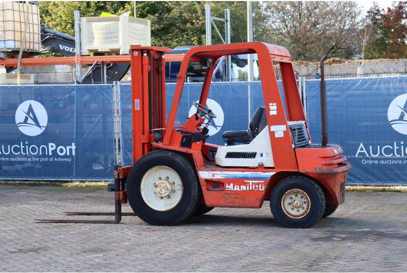 Manitou MCE 25H - Stivuitor diesel: Foto 3 Manitou MCE 25H - Stivuitor diesel: Foto 3